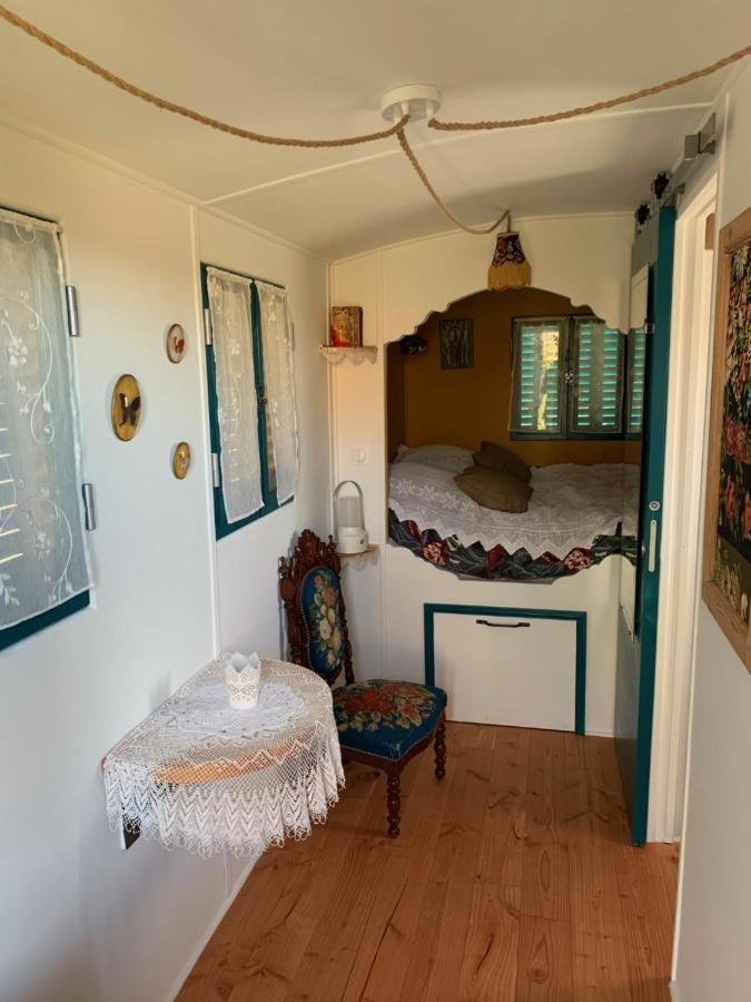 La Chambre D'Apolline Grambois Exterior photo